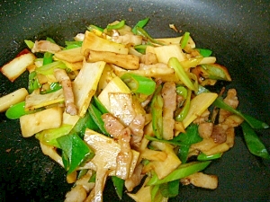 筍で(/・ω・)/豚肉・筍・葱の炒めもの
