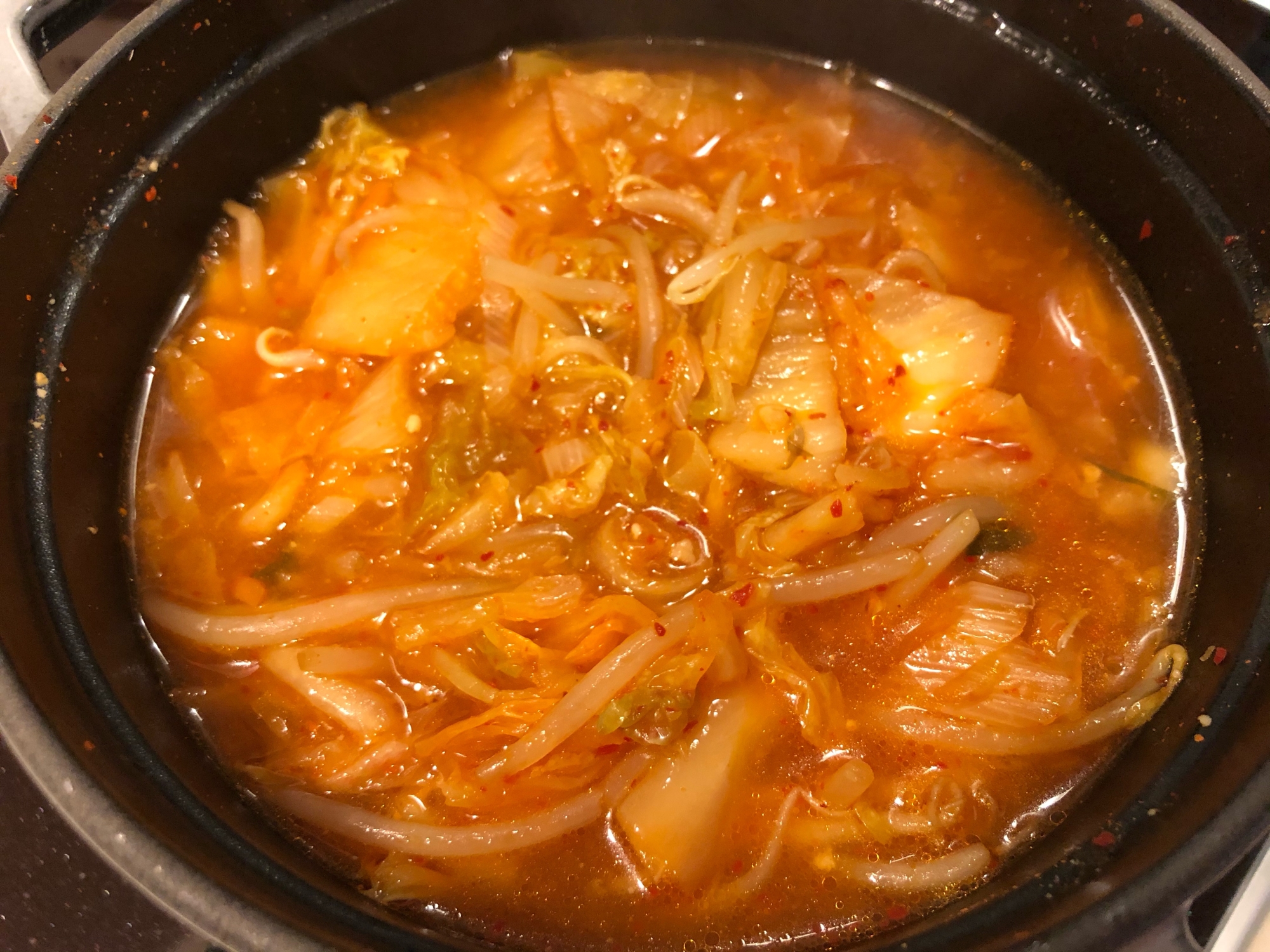 野菜たっぷり♫白菜ともやしのコク旨キムチ鍋風スープ