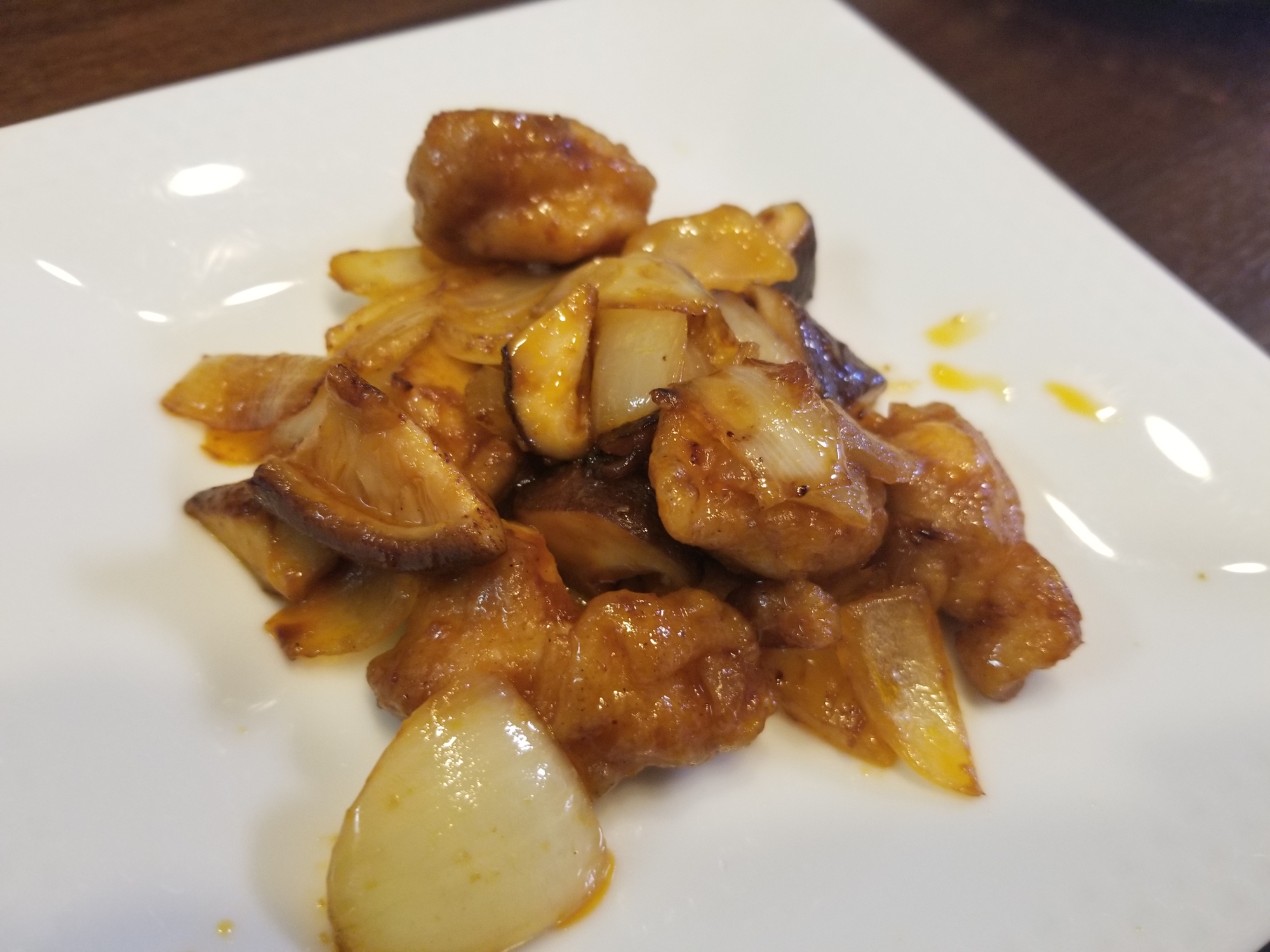 鶏もも肉と玉ねぎとしいたけの炒め物