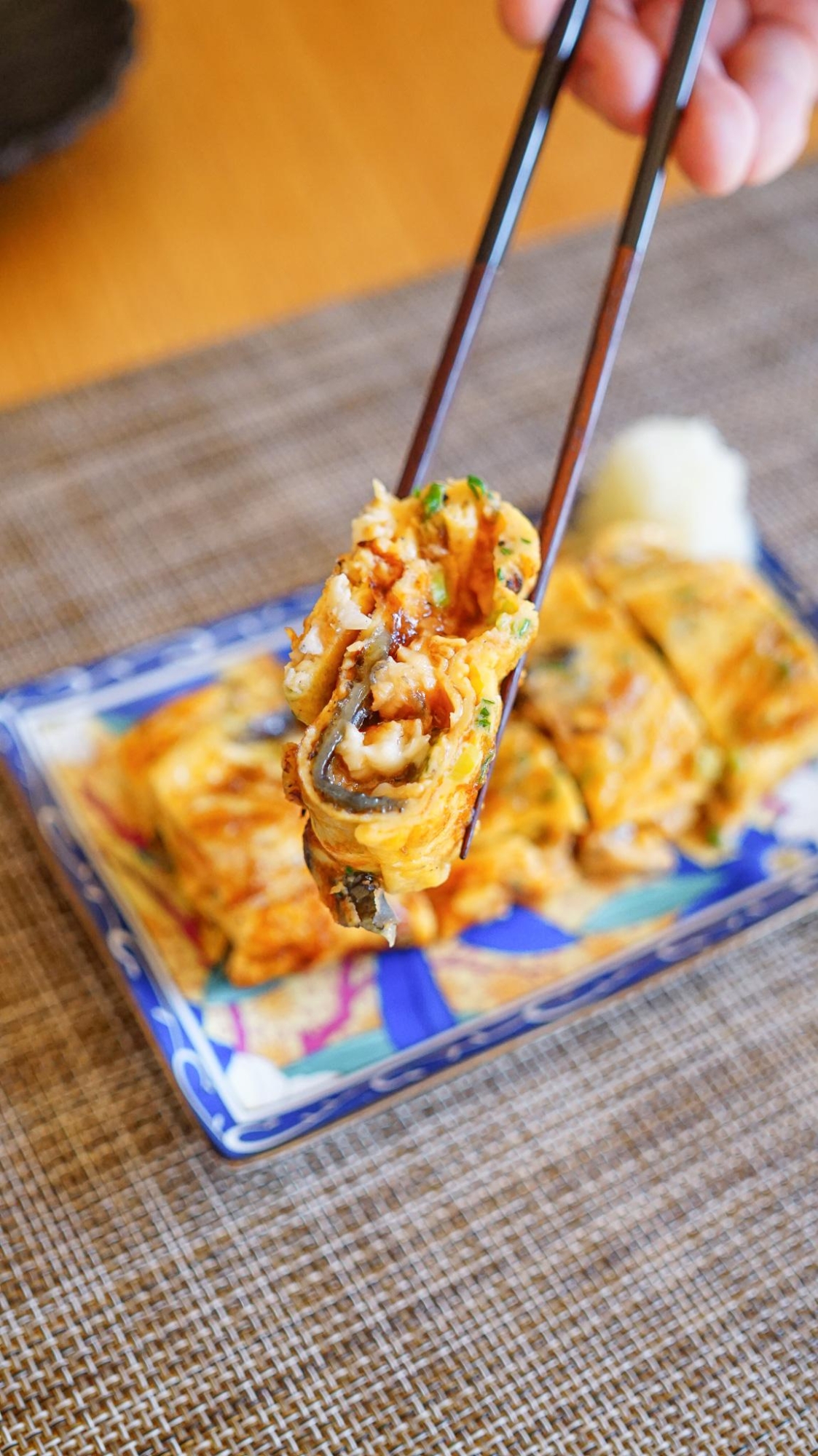 鰻の蒲焼の切り落としで 鰻とネギの卵焼き