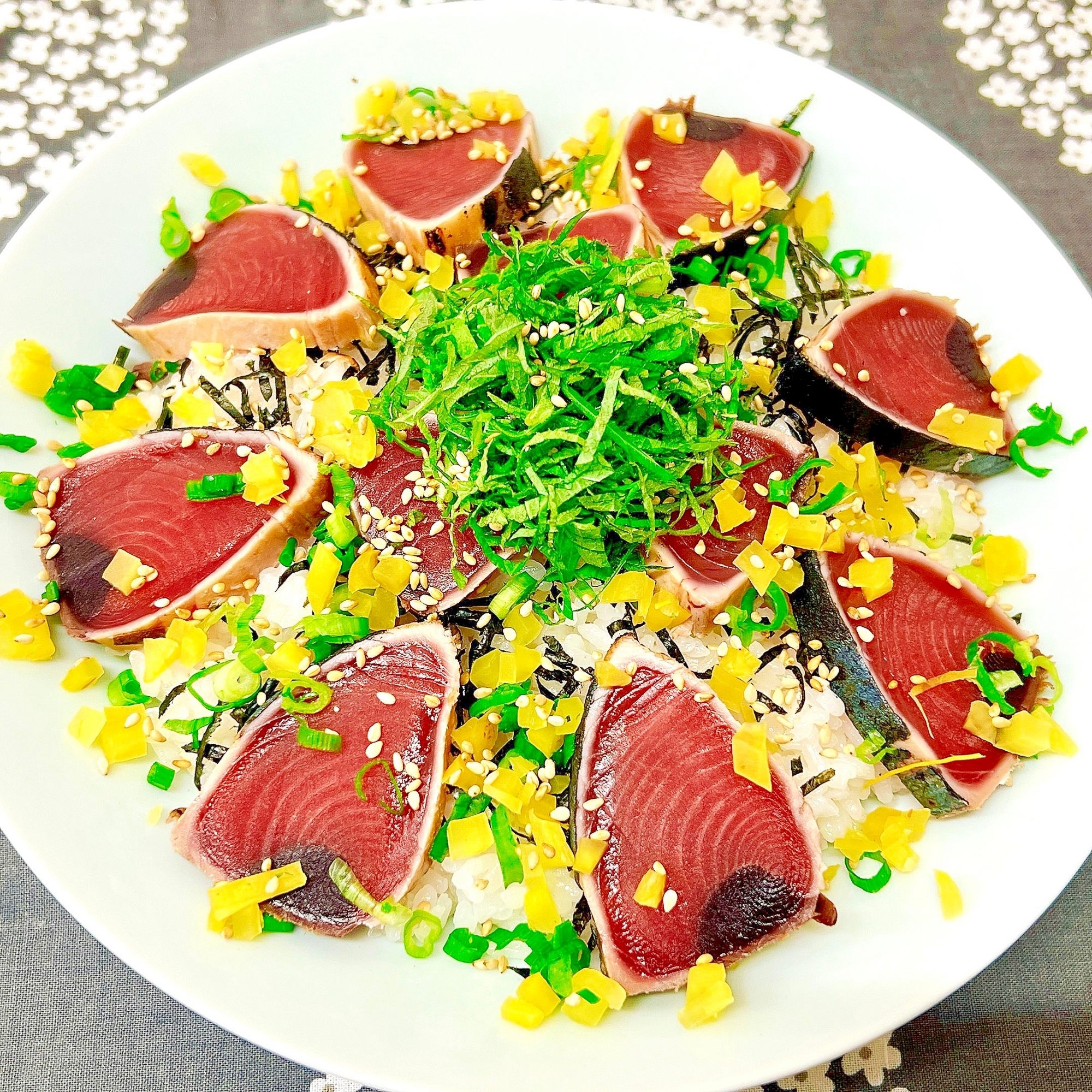 たくあんポリポリ！鰹のたたき丼