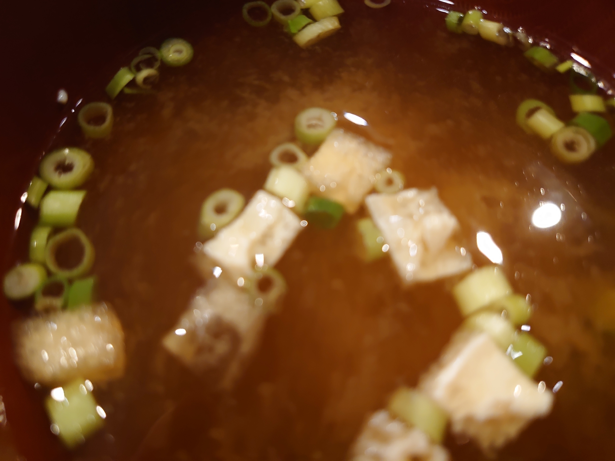 油揚げと芽ネギのお味噌汁