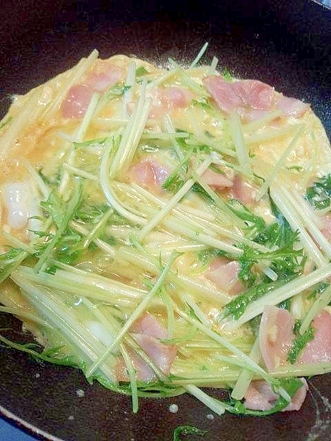 5分で出来る☆ベ－コンと水菜の卵とじ