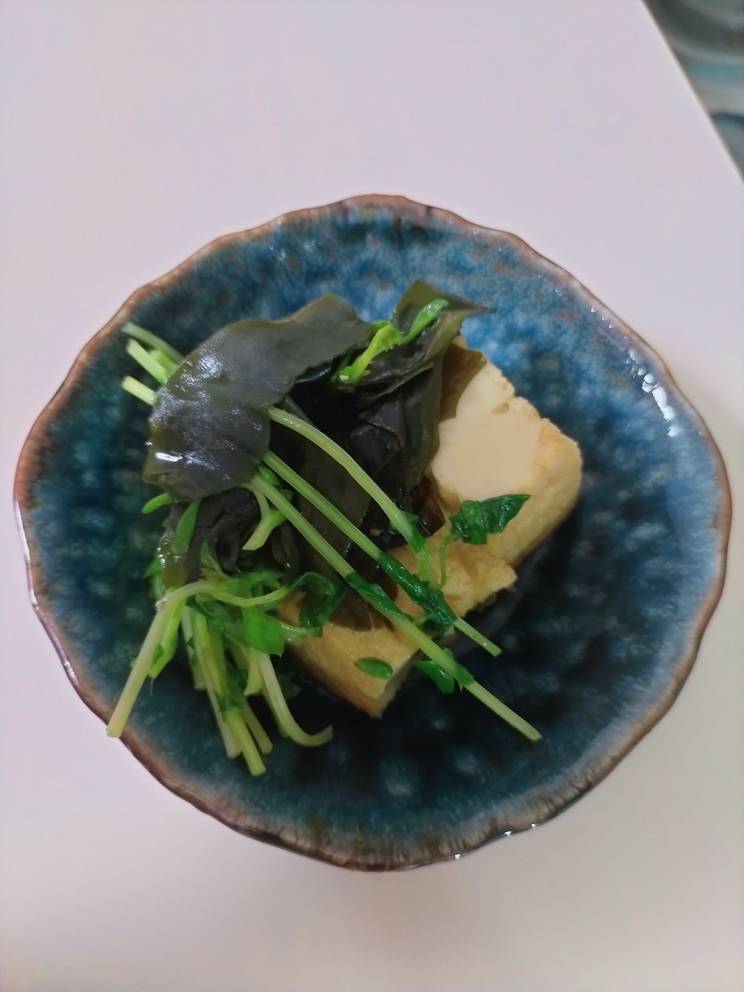 厚揚げとワカメと豆苗の煮物