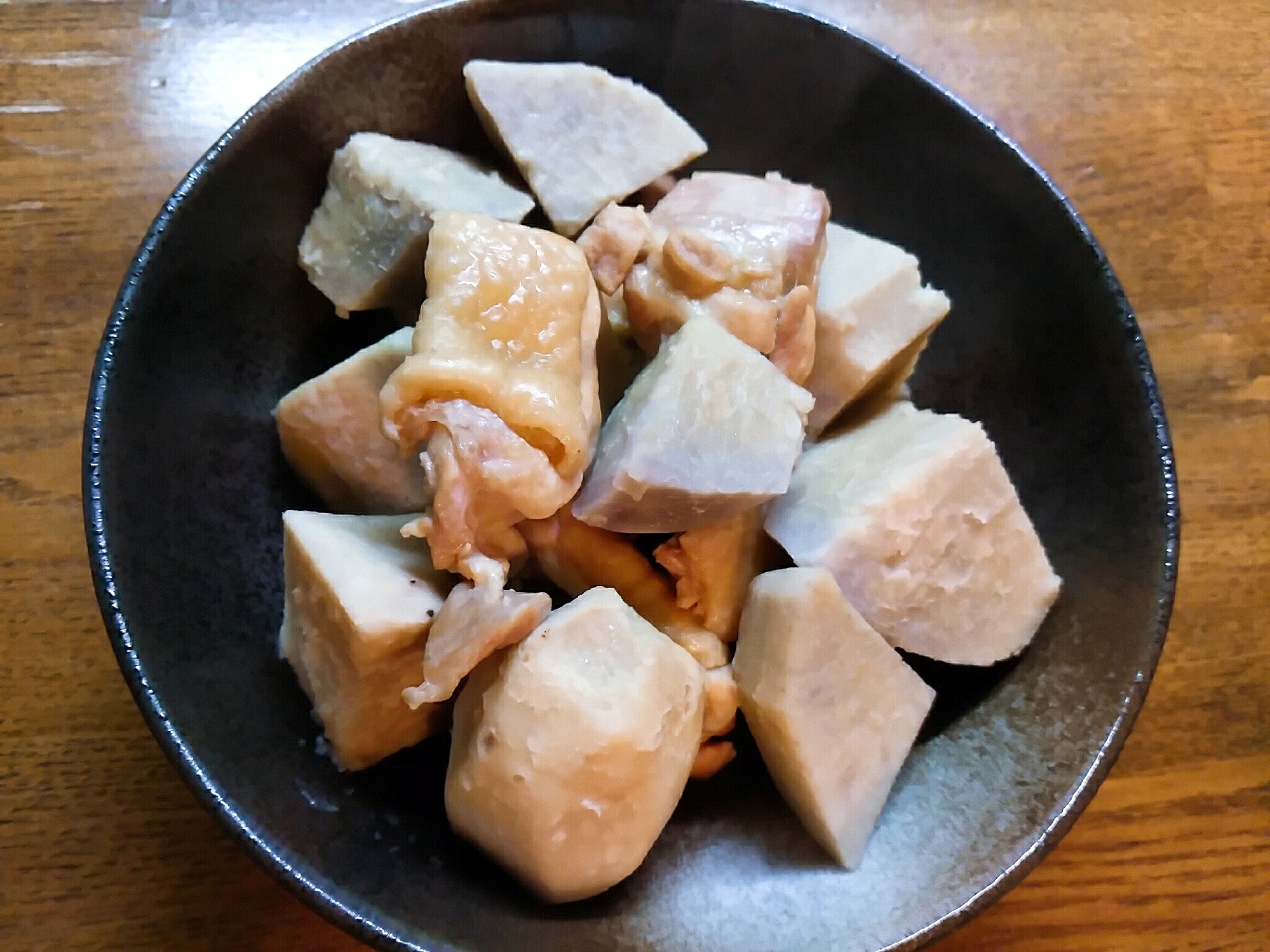 里芋と鶏もも肉の煮物