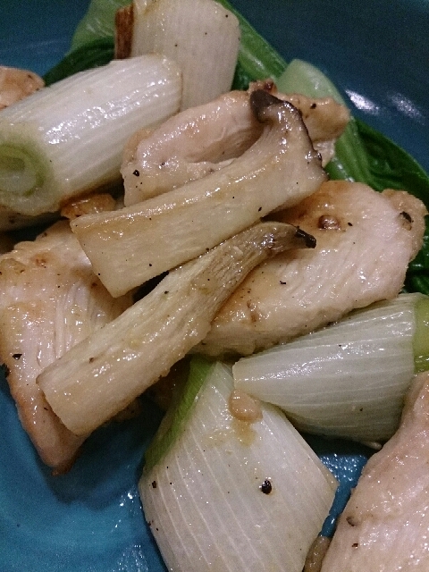 塩レモンでさっぱり！鶏肉とネギの炒めもの