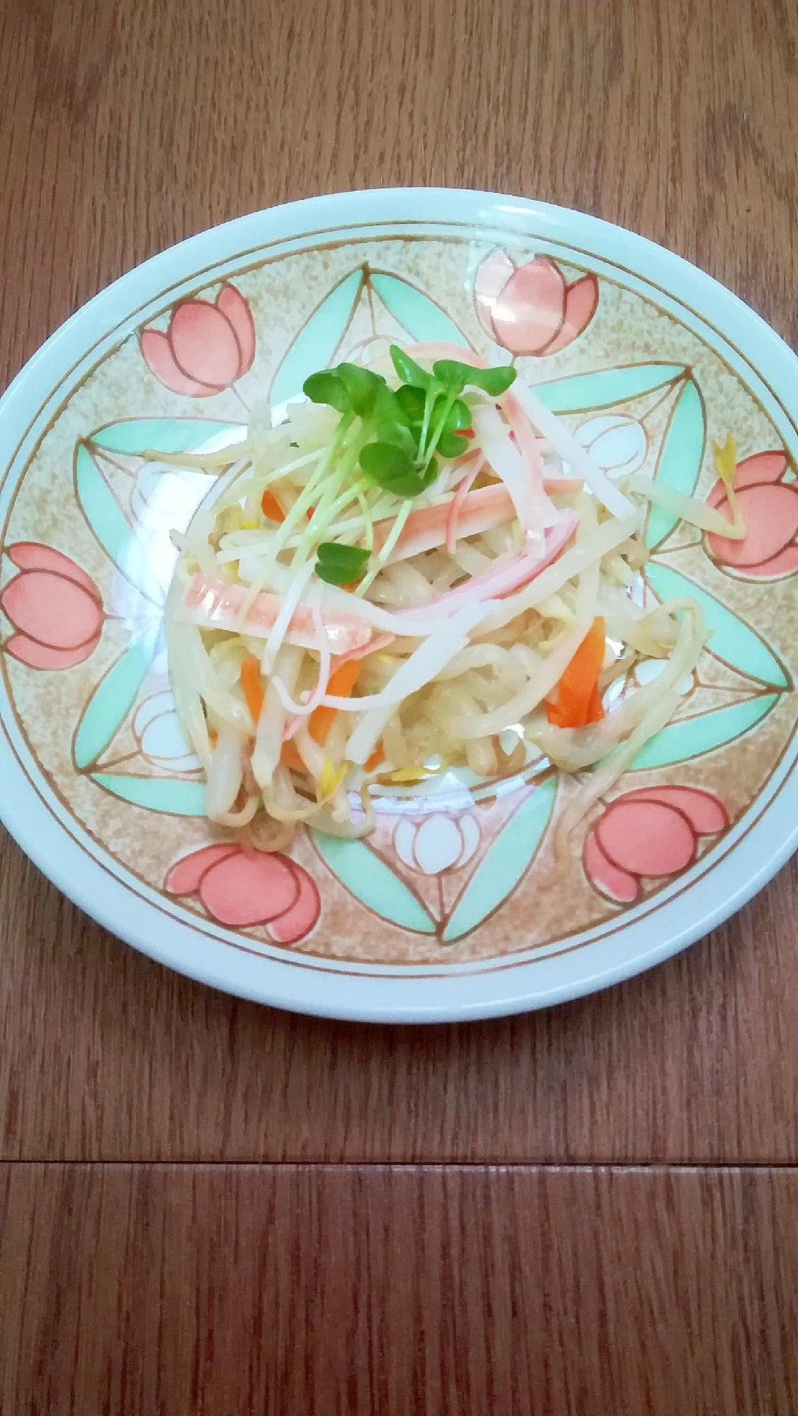 にんじんともやしとカニかまとかいわれ大根の和え物