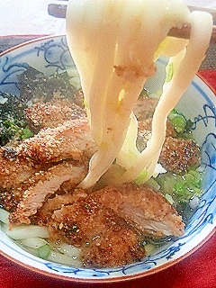 うまい！生しょう油麹で作る「トンカツうどん」