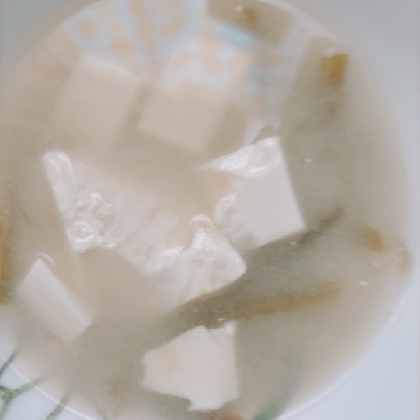 茎わかめと豆腐の味噌汁
