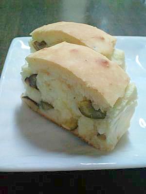 アレルギーっ子も一緒に食べられる♪甘栗in米粉パン