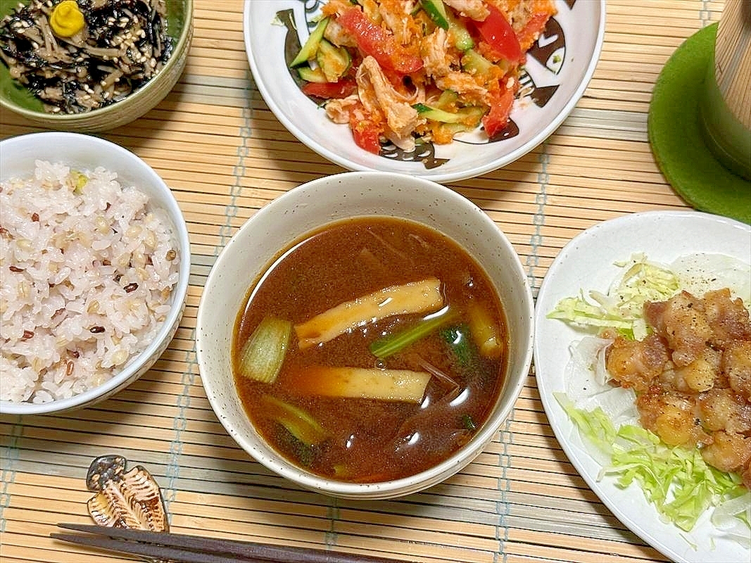 人参すりすりおろし金きれいきれいしてまろやか赤だし