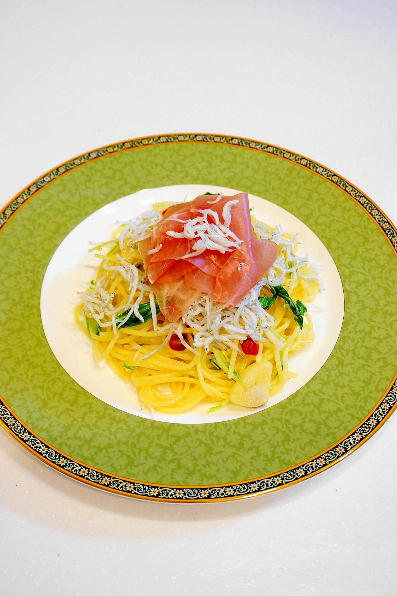 豪華絢爛 でも簡単 生ハムと水菜とシラスのパスタ レシピ 作り方 By Oppeke22 楽天レシピ 豪華絢爛 でも簡単 生ハムと水菜とシラスのパスタ レシピ 作り方 By Oppeke22 楽天レシピ