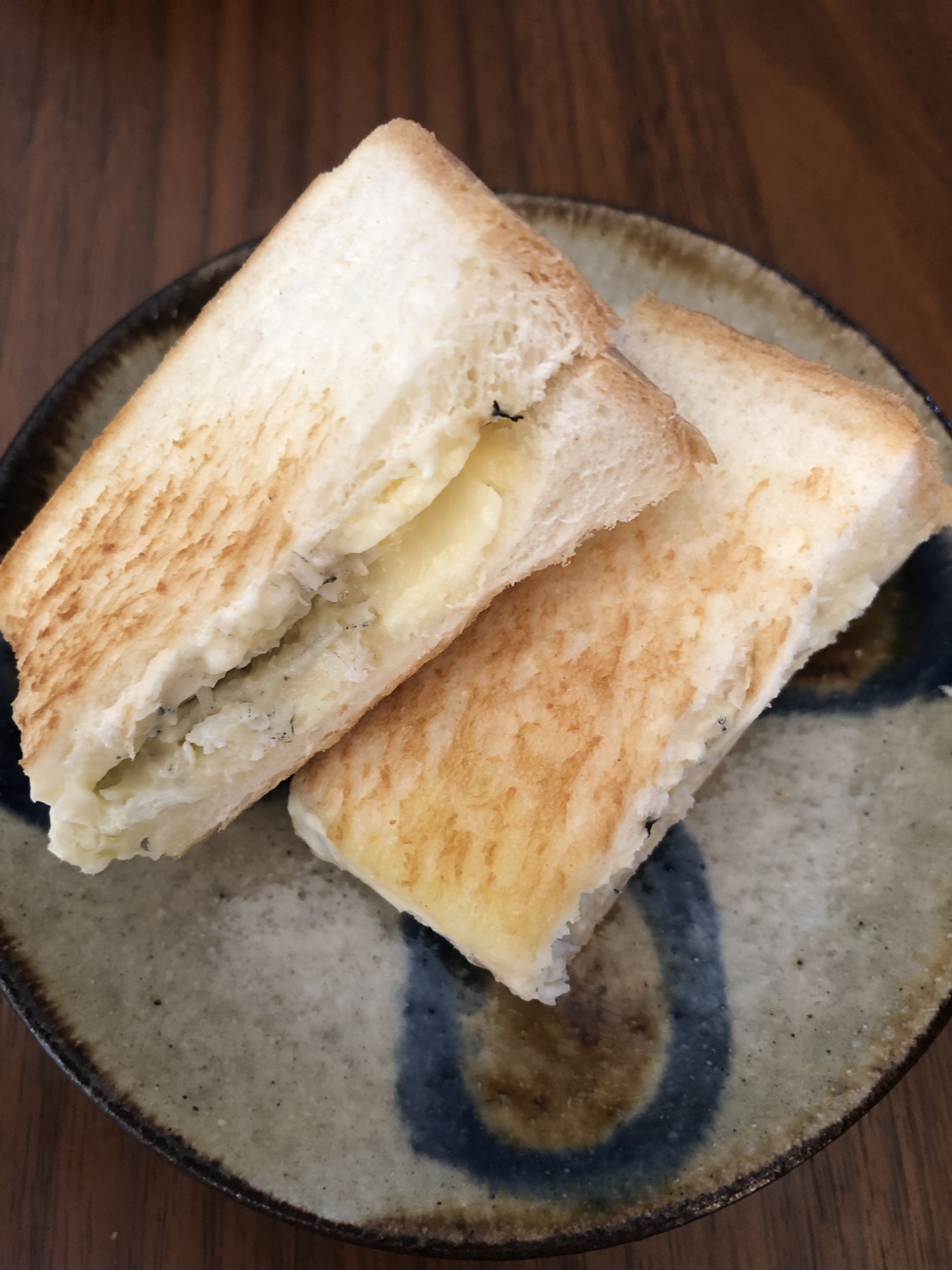 しらすとチーズのホットサンド