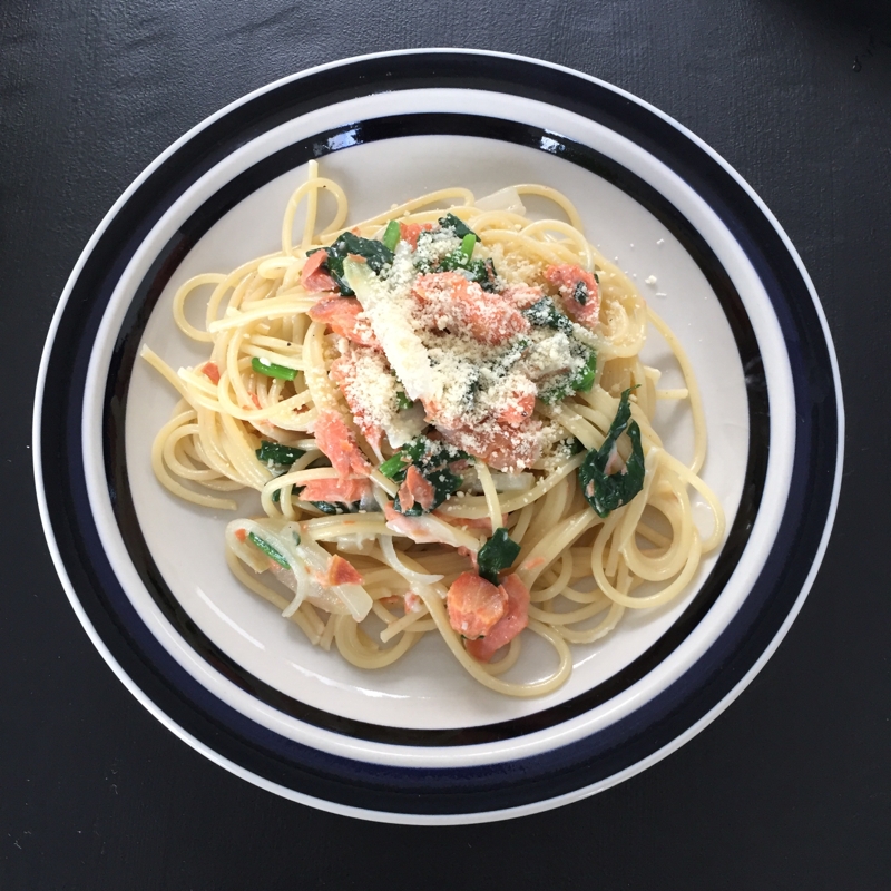 残った焼き鮭で♡鮭とほうれん草のクリームパスタ