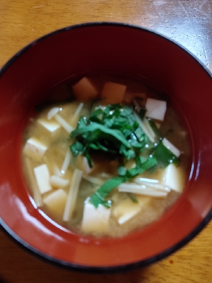 豆腐とえのきと大葉のお味噌汁