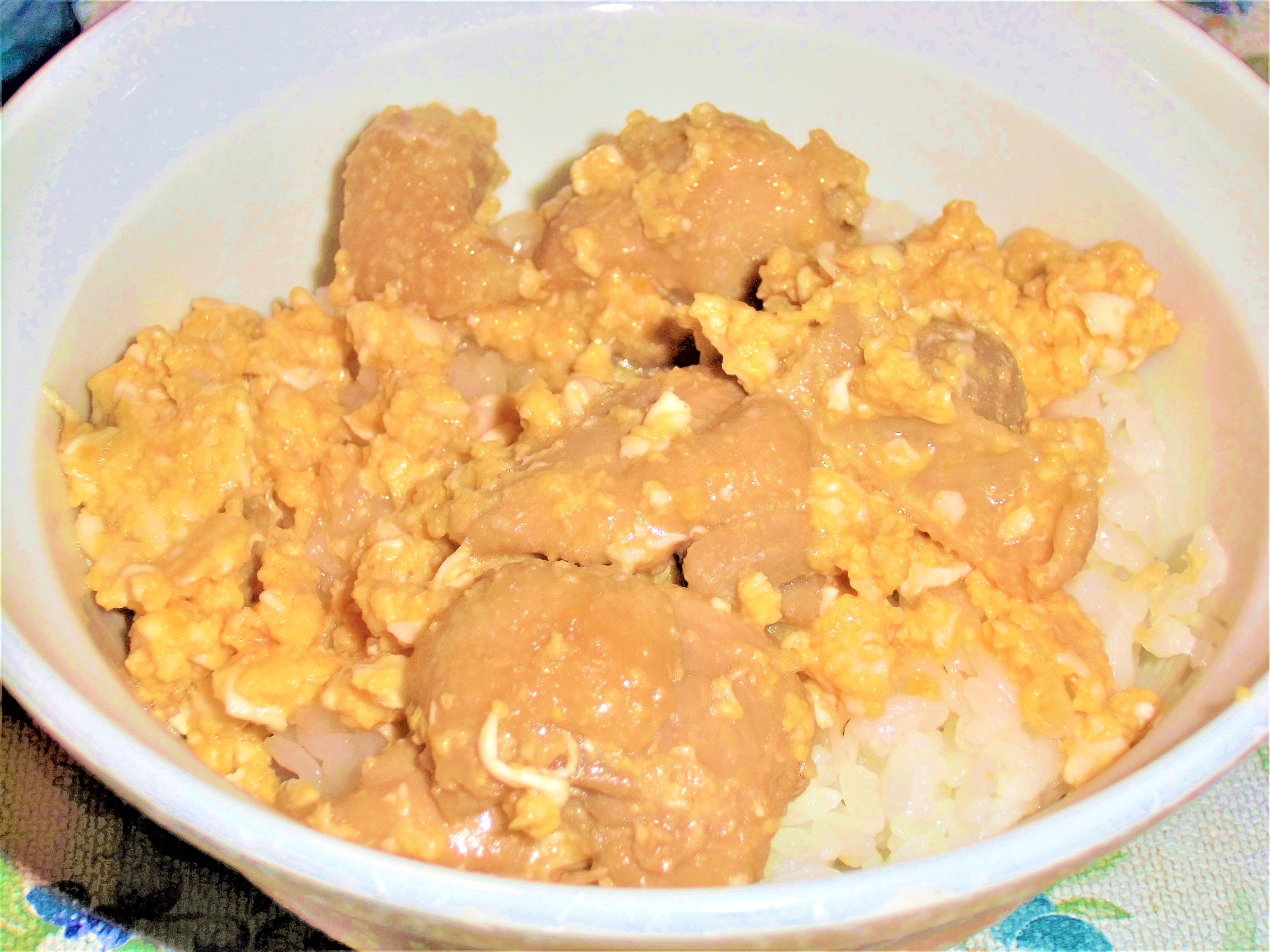 黄金比蒸し鶏の親子丼