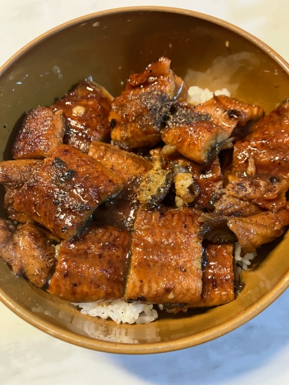 市販品のウナギ蒲焼は水洗いから♪　うな丼
