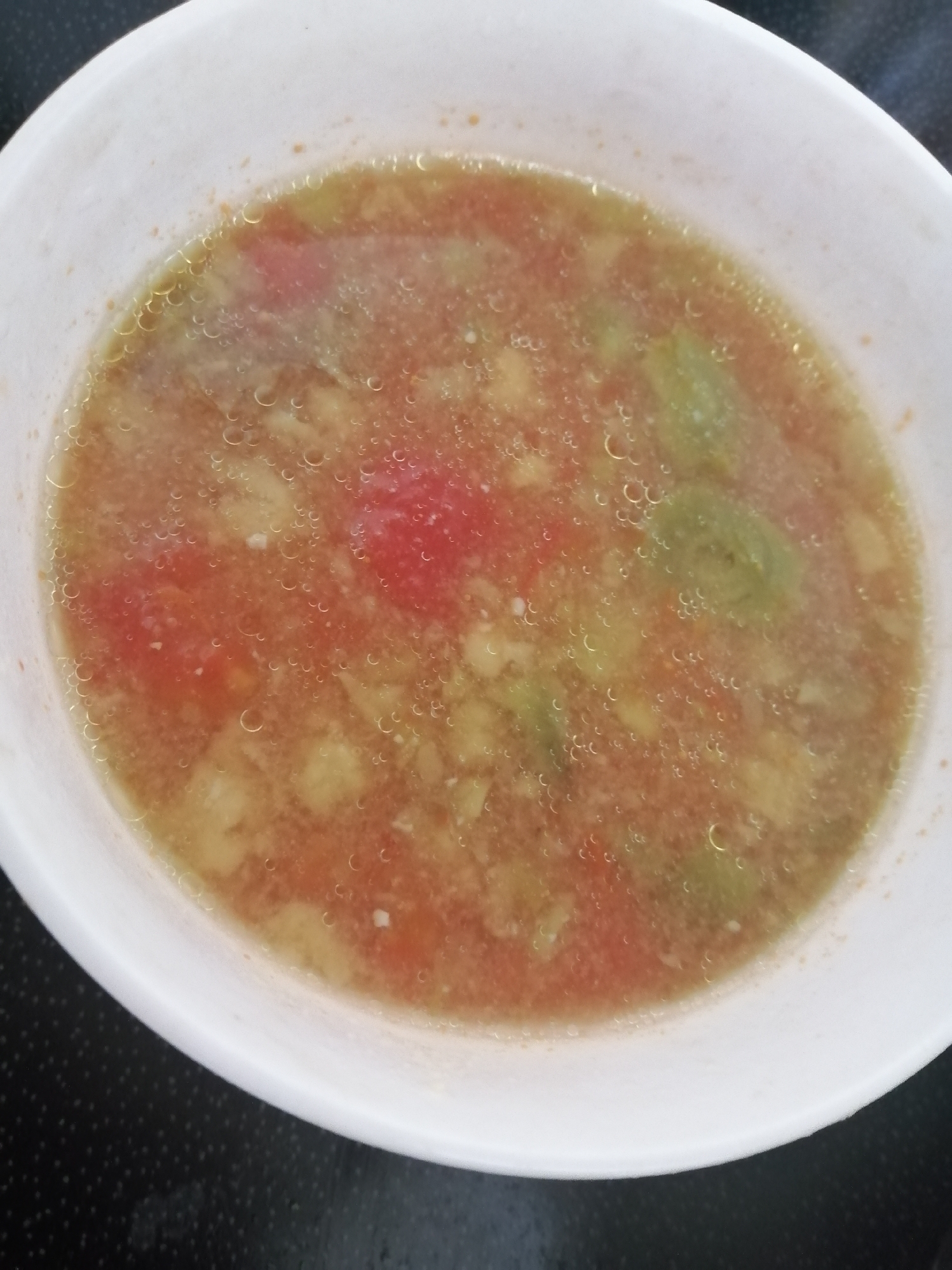 アボカドとトマトの味噌スープ
