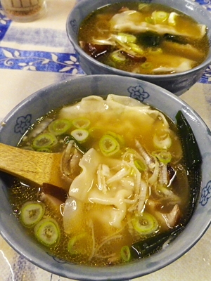 餃子ワカメ椎茸スープ