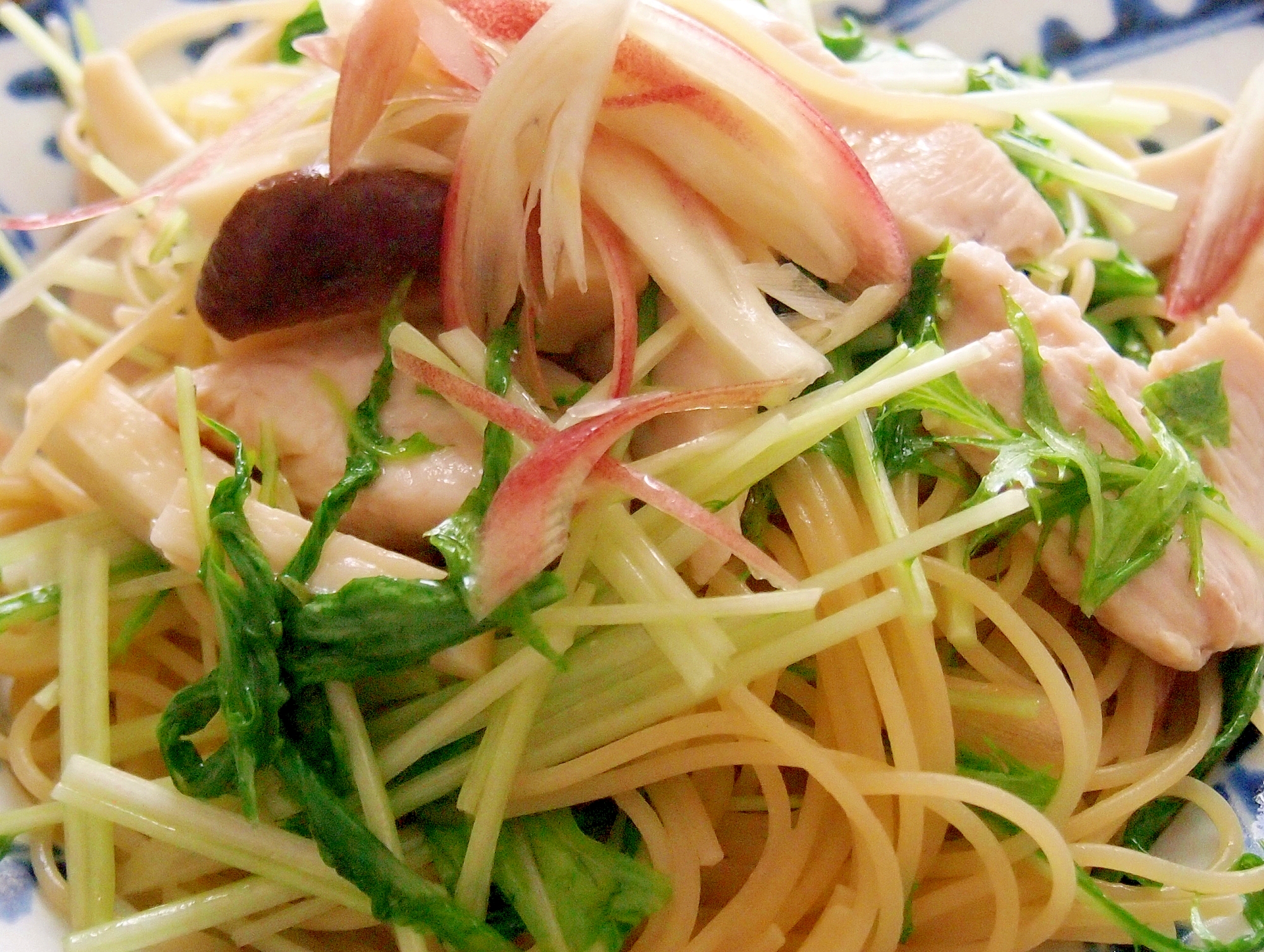 鶏肉と水菜とみょうがのさっぱり和風パスタ