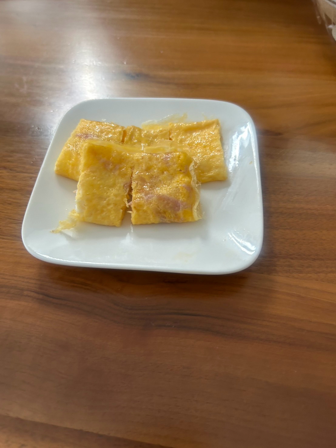国産チーズ入り折りたたむ卵焼き