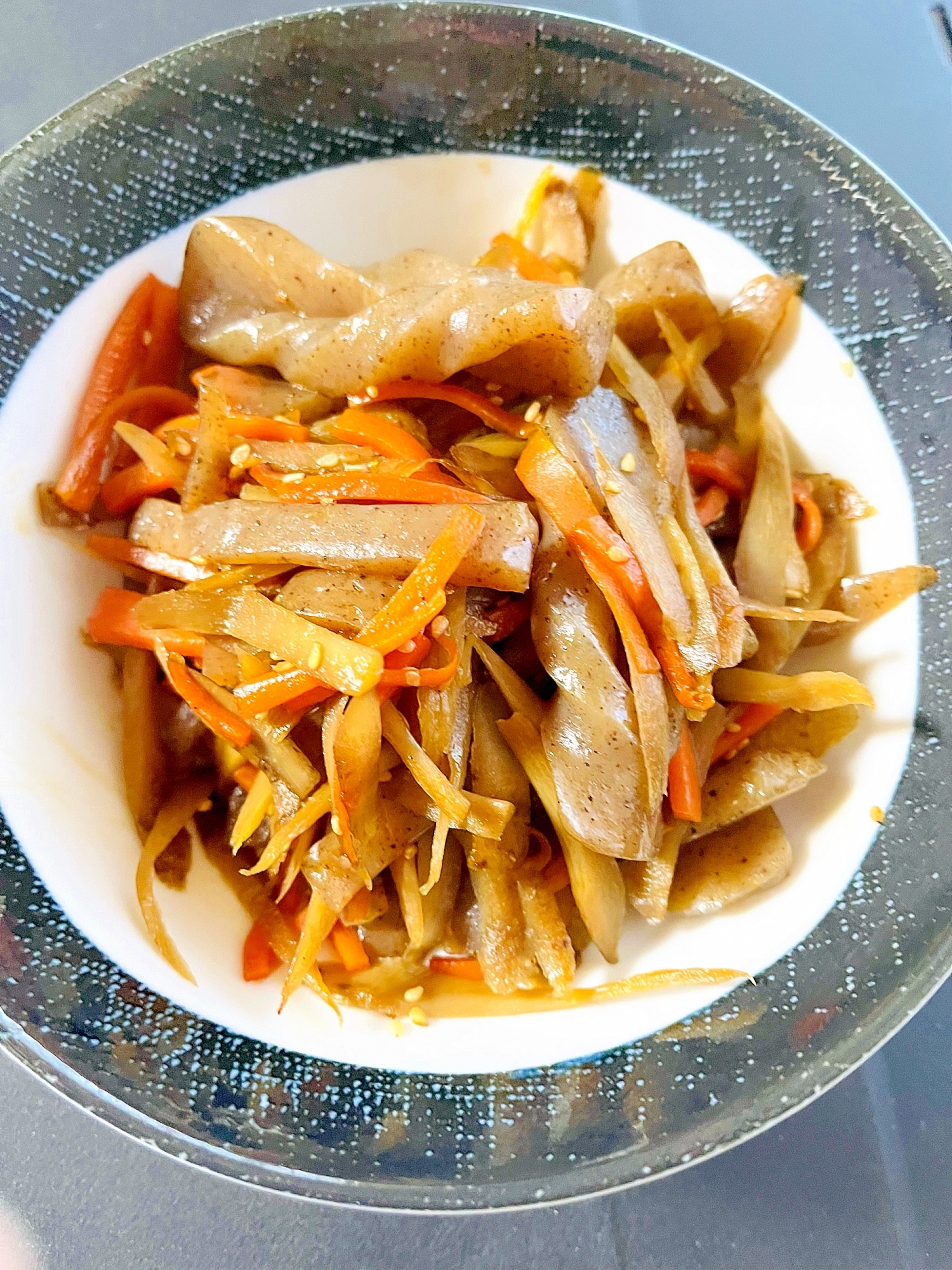 大きなこんにゃく入り!きんぴらごぼう