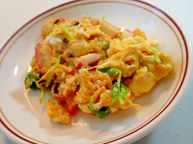 かにかまと豆苗と塩昆布の卵炒め