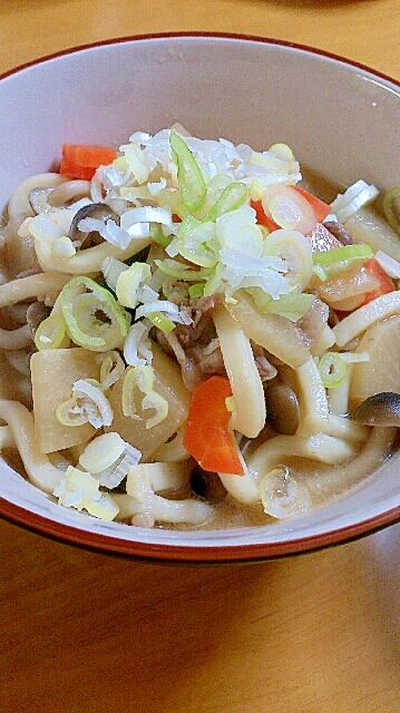 牛バラとたっぷり野菜の味噌うどん