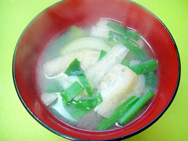 チンゲン菜とニラ油揚げの味噌汁