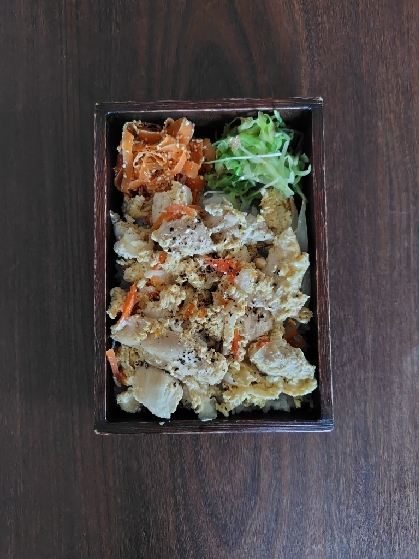 鶏肉と油揚げの卵とじ丼弁当♪