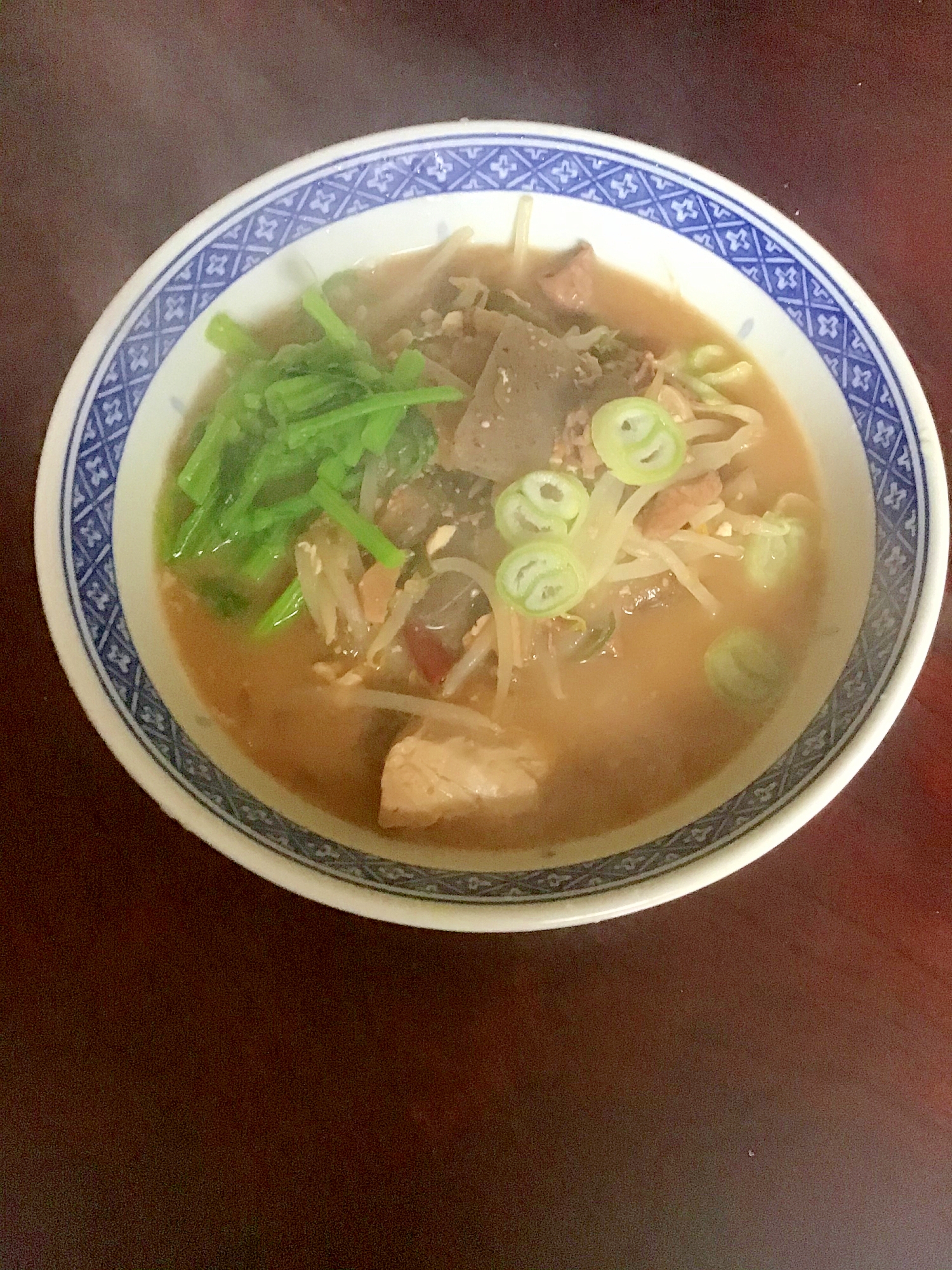 モツ煮とかき菜の味噌喜多方ラーメン。