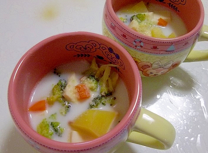 ツナと豆腐と根菜の牛乳スープ