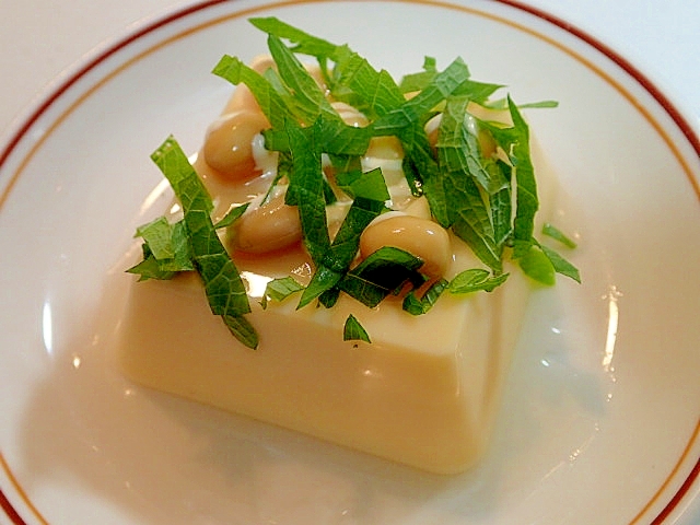 水煮大豆と大葉の卵豆腐