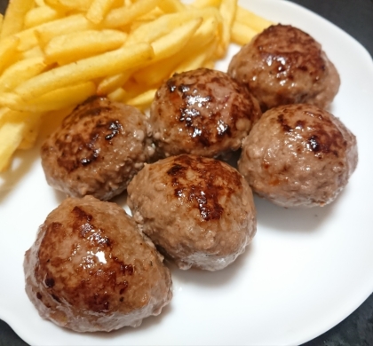 膨らみすぎてもはや肉団子なビジュアルですがハンバーーーーーグ！
ありがとうございますฅᐡ•ﻌ•ᐡฅ
