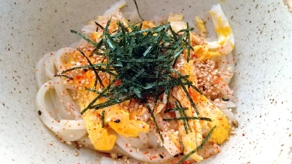 パプリカと薄焼き卵の冷やしぶっかけうどん