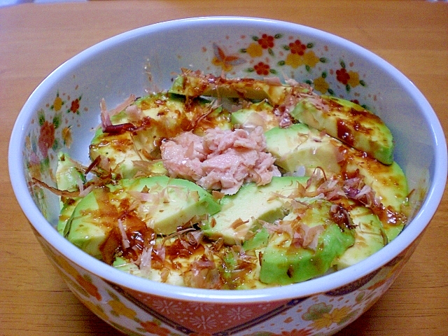 アボカド＆ツナのおかか丼