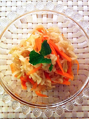 有機切干大根と有機人参の甘酢漬け