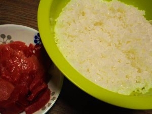 酢と砂糖、同量の分量、初めて試しました。昨夜はお家マグロ祭り、ちょうどいい酸味と甘みが丼にも手巻き、マグロに合いました。ちなみに4合、2倍量。ご馳走さまでした♪