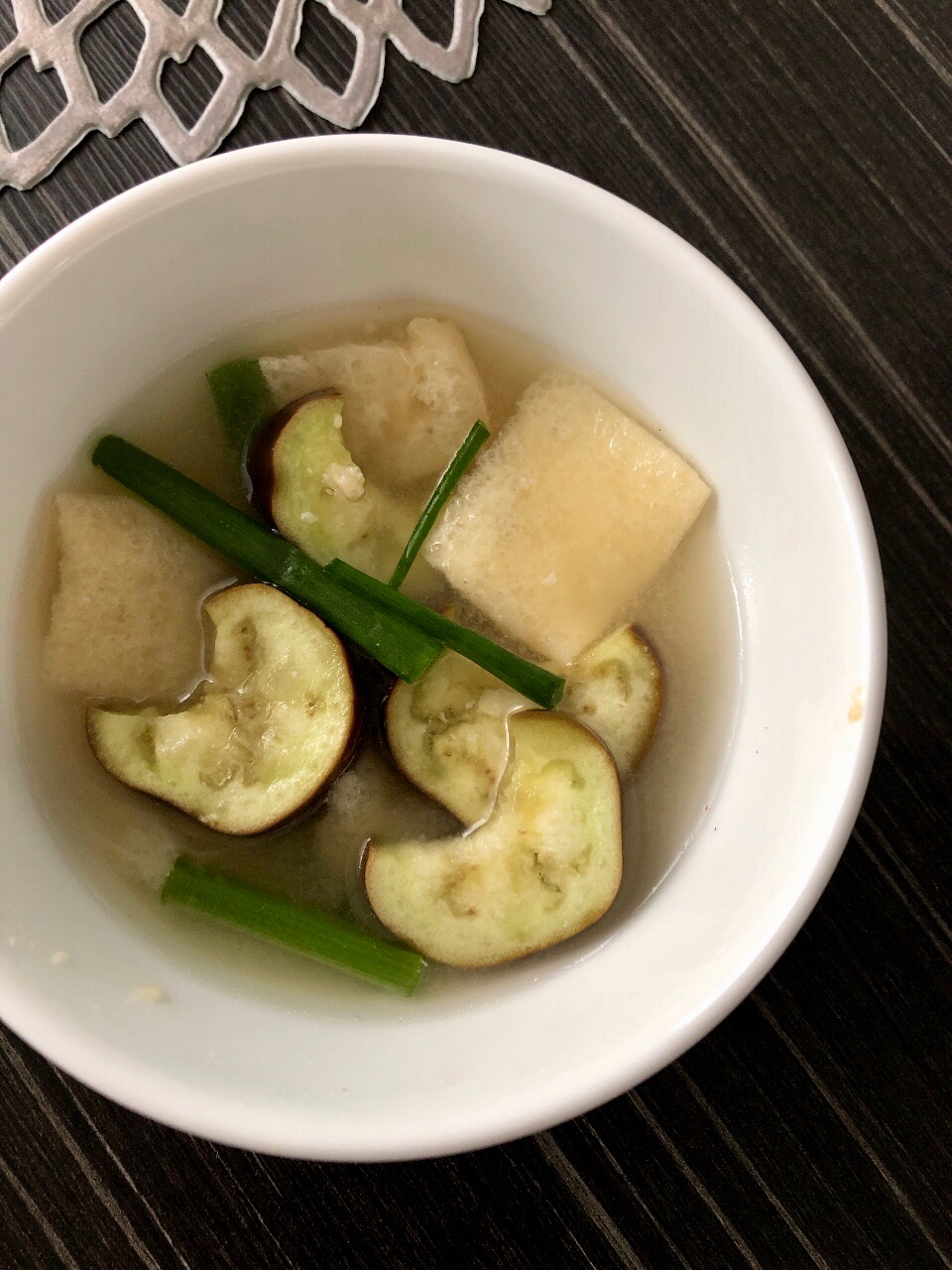 油揚げと茄子とねぎの味噌汁