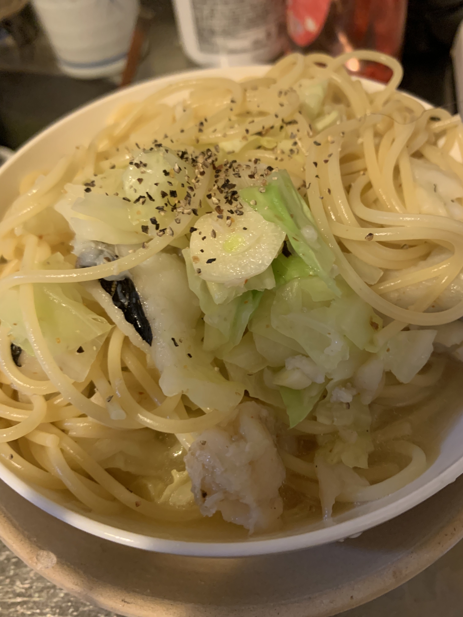 カレイのアラとキャベツのペペロンチーノスープパスタ