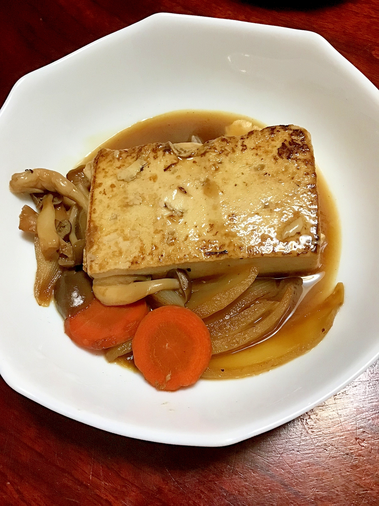 肉無し肉豆腐だけど、牛脂でコク有り。