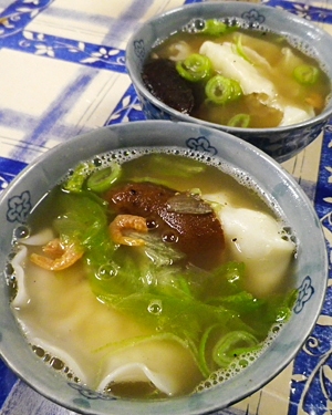 ネギ以外包丁いらず、レタス海老椎茸餃子スープ