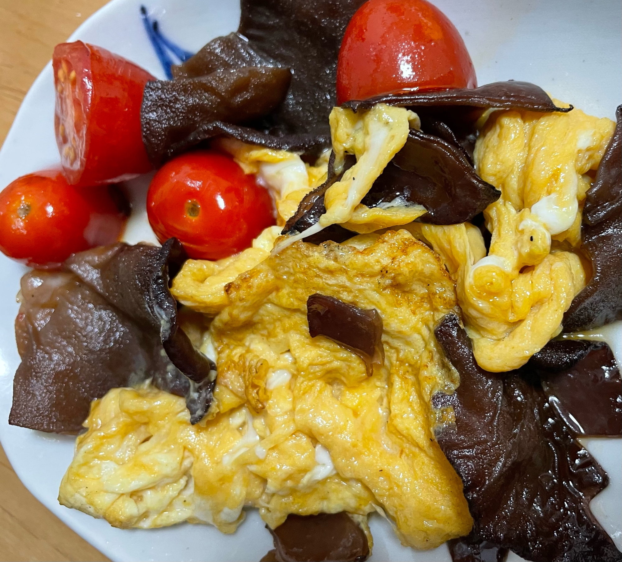 卵とトマトとキクラゲ炒め