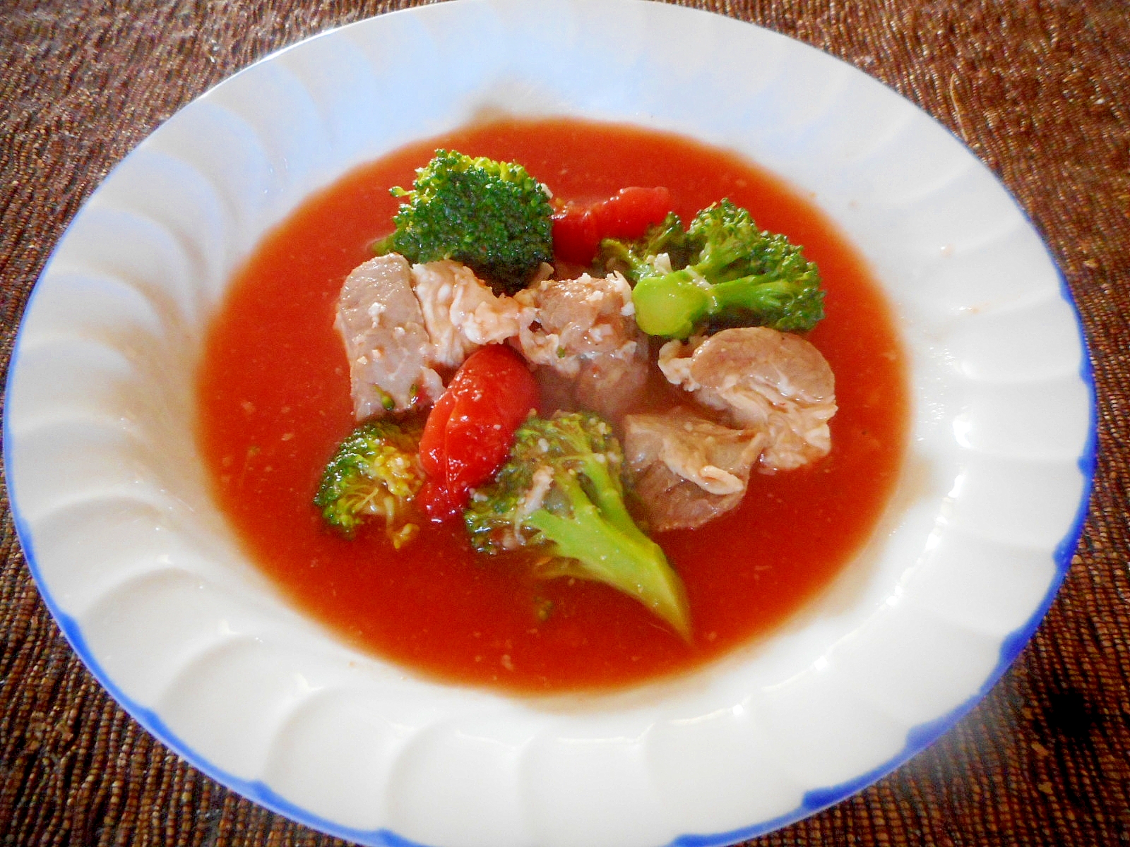 塩豚とブロッコリーのトマトスープ