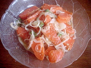 新たまねぎと大葉 サーモンのゴマ油 めんつゆマリネ レシピ 作り方 By デブネコたん W ノ 楽天レシピ