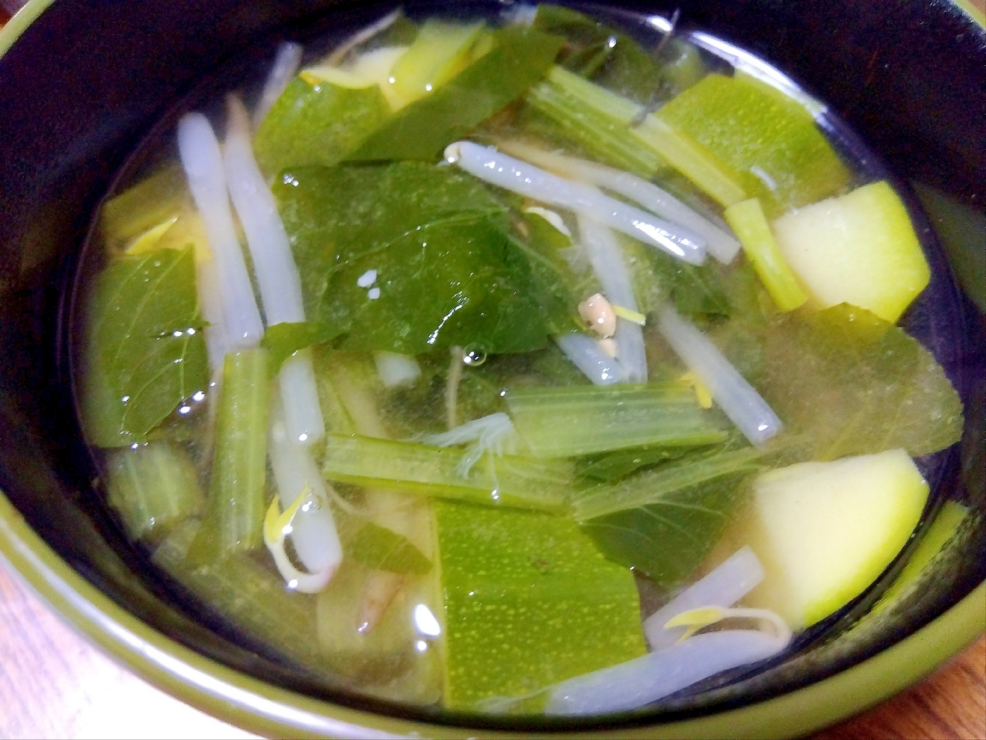 ズッキーニ小松菜もやし味噌汁