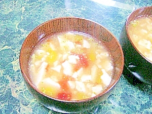 冷凍ブロッコリーと崩し豆腐の簡単スープ