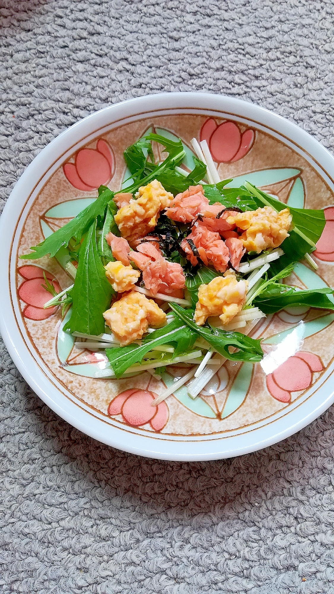 鮭と卵と水菜の中華風味サラダ