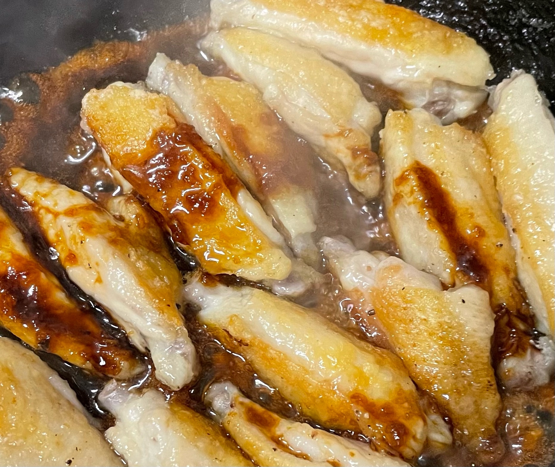 手羽中のニンニク醤油炒め