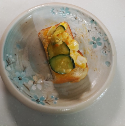 炒り卵ときゅうりとハムのオープンサンド ⚘ ⸝⋆